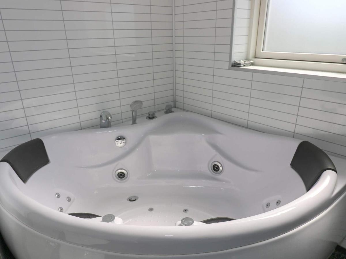 8 Person Holiday Home In Hadsund Екстериор снимка